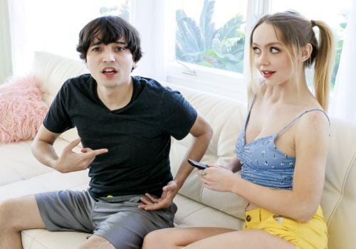 Chị đàn em dâm đãng khiến cậu em trai non nớt mê say