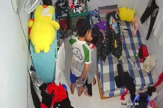 Mời bạn trai vào nhà bằng cách níu lấy cậu ấy bằng cái lồn